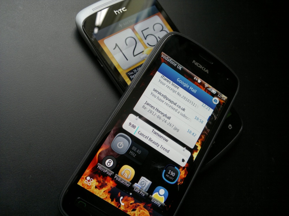 Nokia 808 and HTC One S