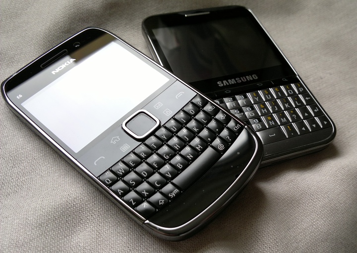 Nokia E6 vs Samsung Galaxy pro