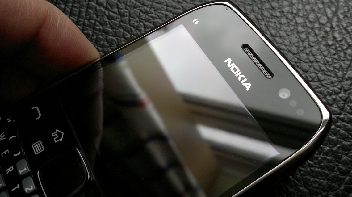 Nokia E6 detail
