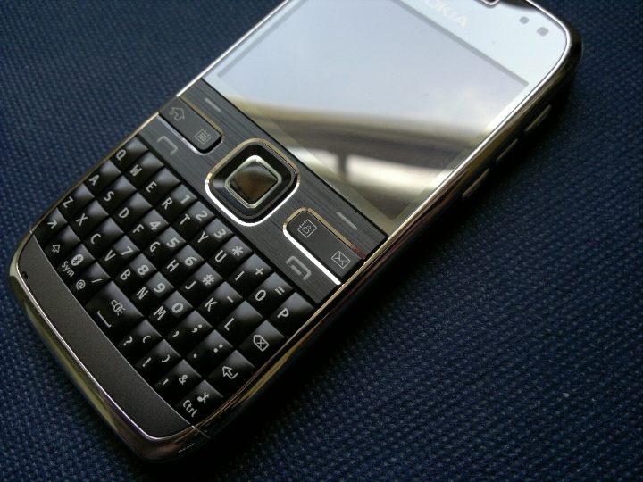 Nokia E72