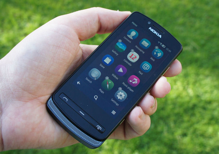 Nokia 700