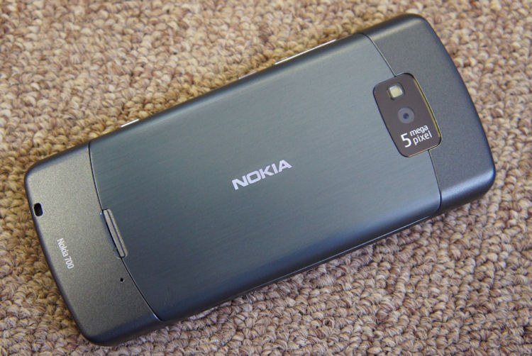 Nokia 700