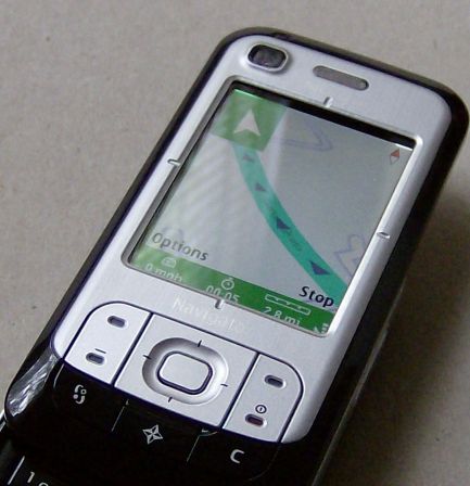 Nokia 6110 Navigator in GPS navigation mode