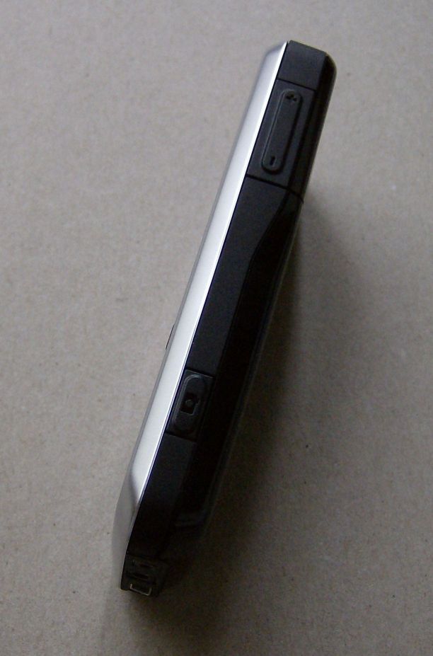 Nokia 6120 Classic right side view