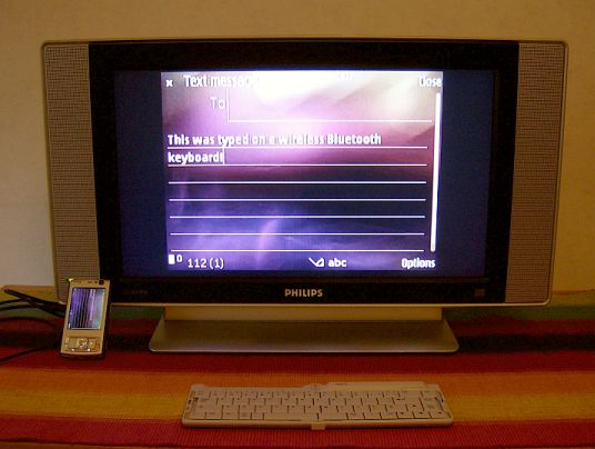 Nokia N95 with wireless keyboard and TV