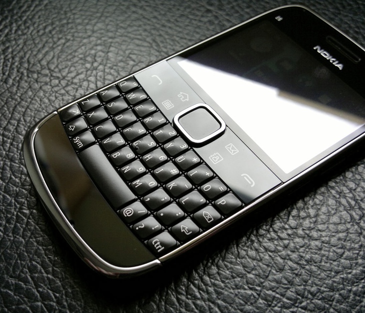 E6 in black