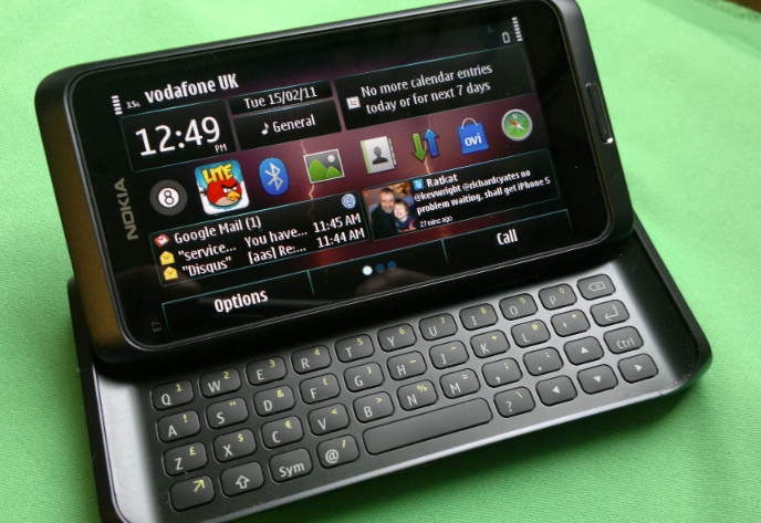 Nokia E7