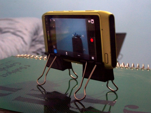 Bulldog clip stand