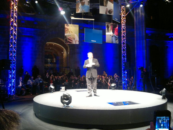 Elop on stage