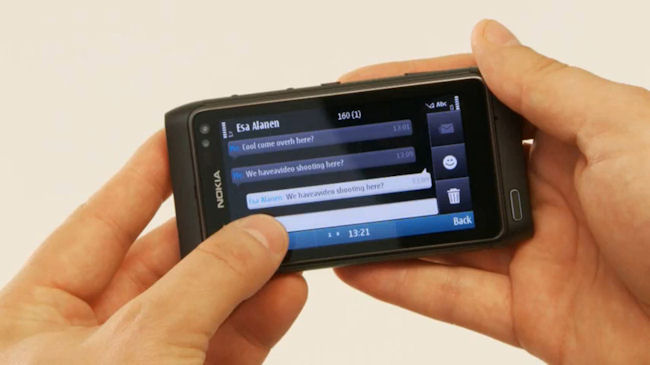 Nokia N8 in detail