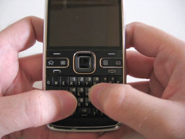 Nokia E72 - QWERTY messenger