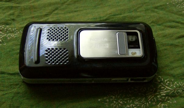 Nokia 6110 Navigator camera cover open Nokia 6110 Navigator camera cover open