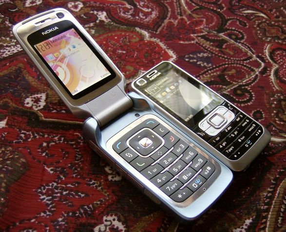 Nokia 6120 Classic next to Nokia 6290 Nokia 6120 Classic next to Nokia 6290