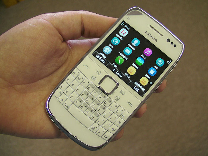 Nokia E6 in the hand