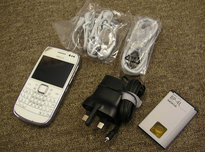 Nokia E6 box contents