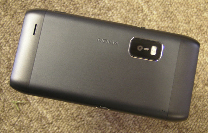 Nokia E7 rear