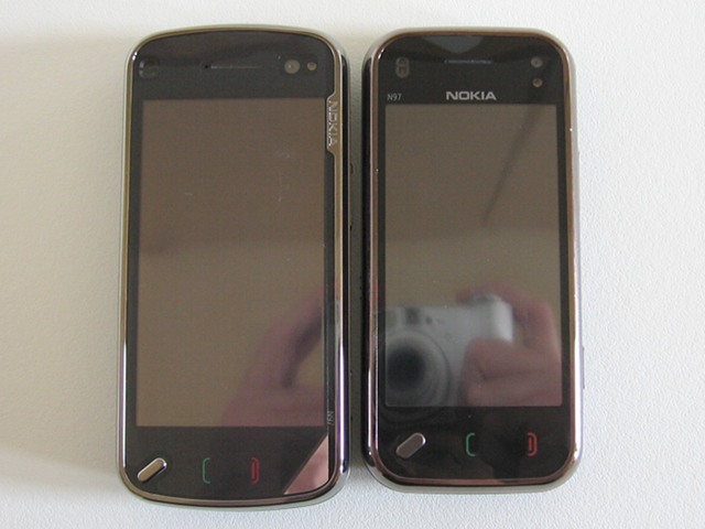 N97 Classic vs N97 Mini - Front view