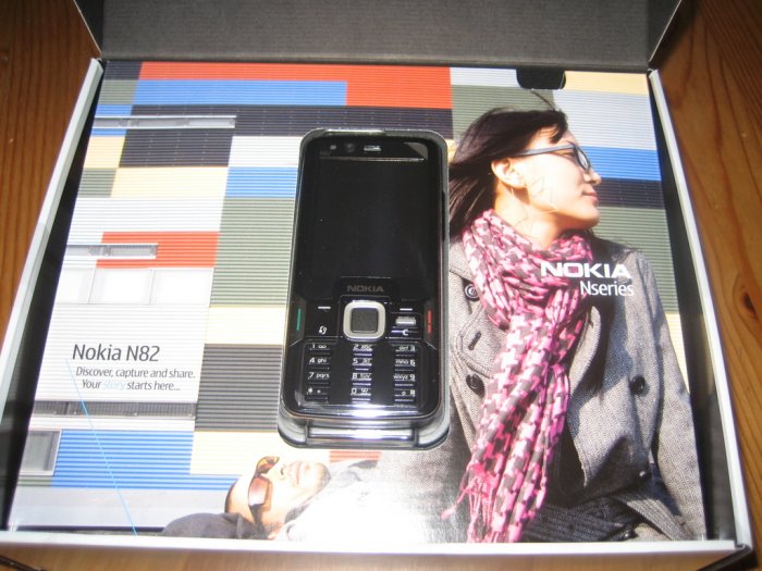 Black N82 unboxing by Daniel