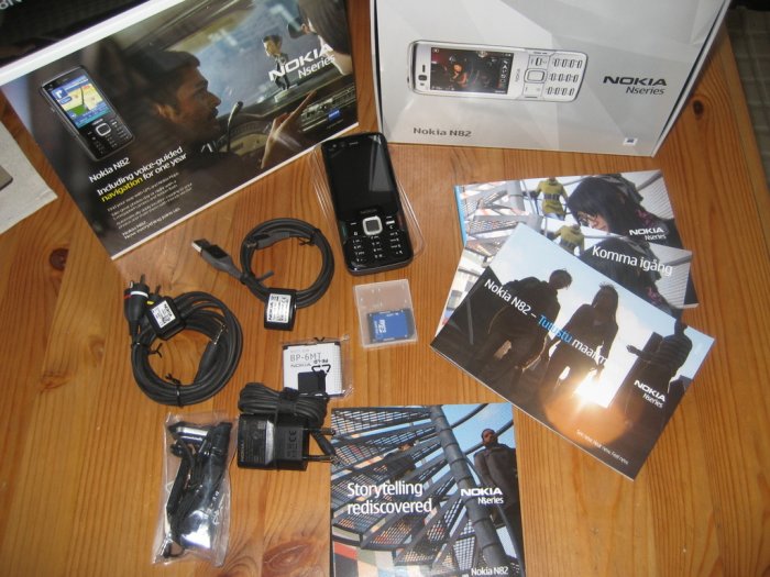 Black N82 unboxing by Daniel