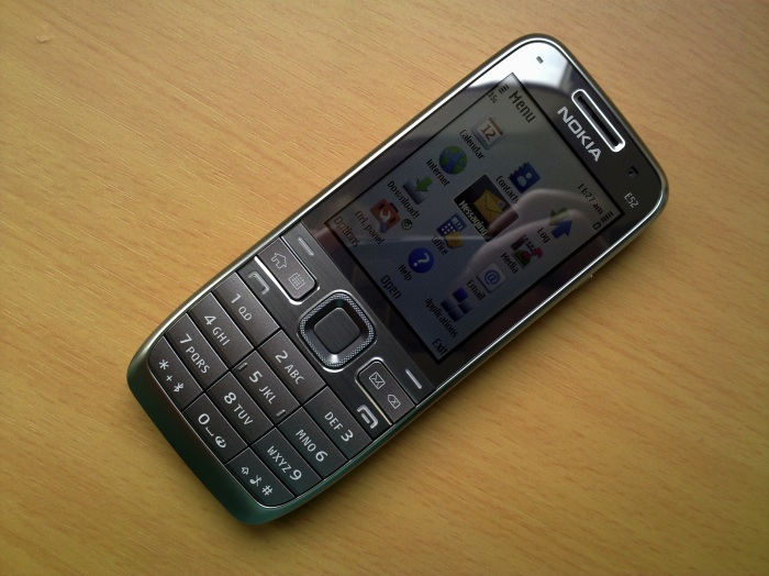 Nokia E52