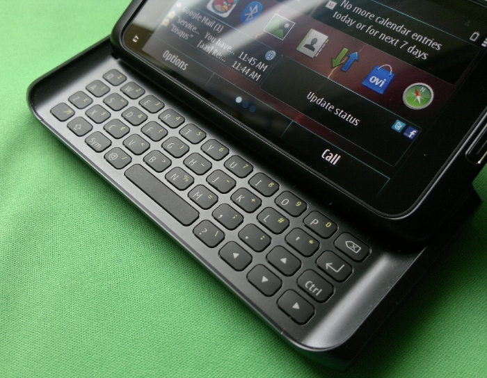 Nokia E7 keyboard