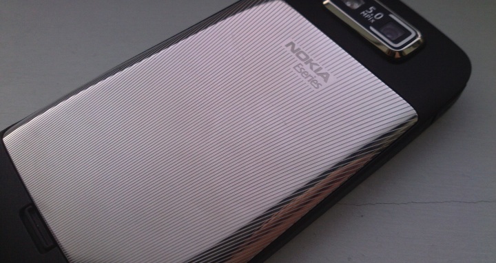 Nokia E72 up close