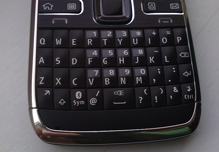 Nokia E72 up close