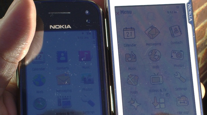 N97 Classic & N97 Mini screens in daylight
