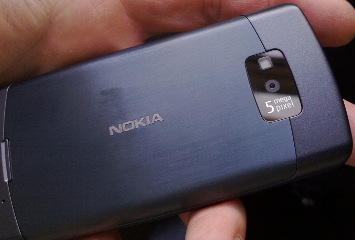 Nokia 700