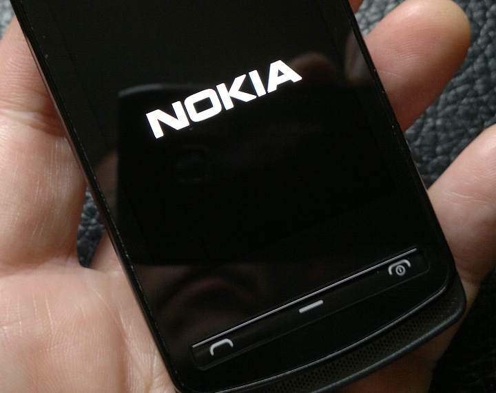 Nokia 700