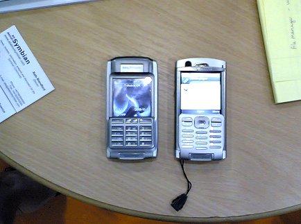P990 next to P910i (left)