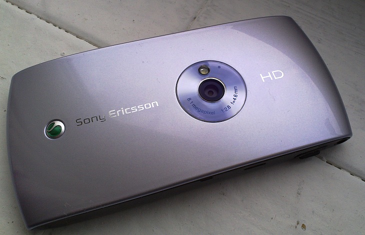Sony Ericsson Vivaz up close (C) All About Symbian