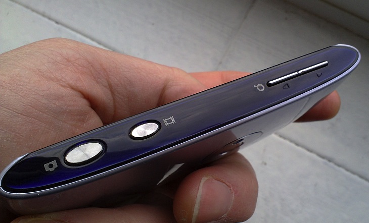 Sony Ericsson Vivaz up close (C) All About Symbian
