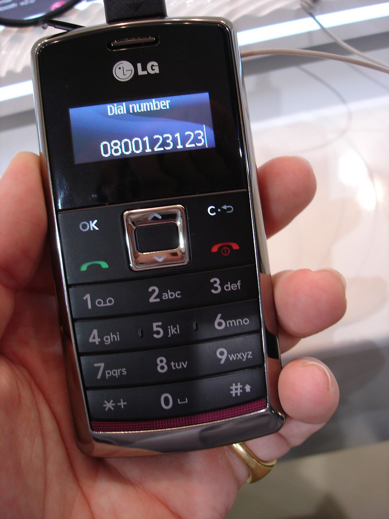 LG KT610 front