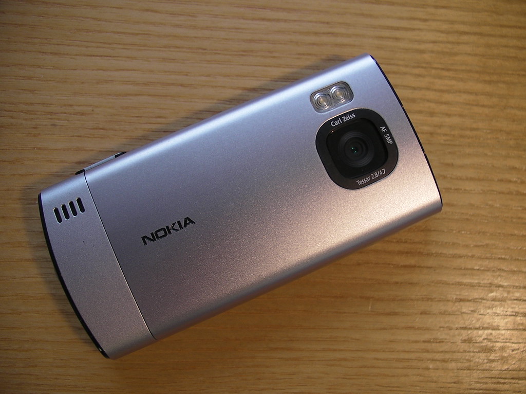 Nokia 6700 Slide from the back