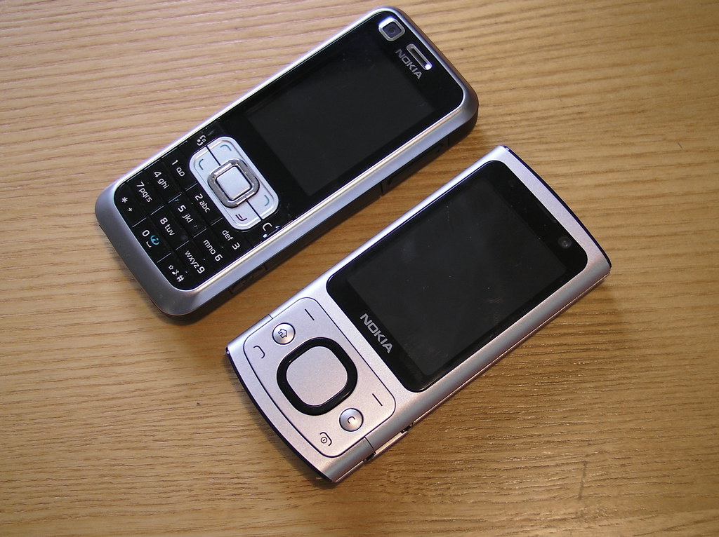 Nokia 6120 versus 6700s