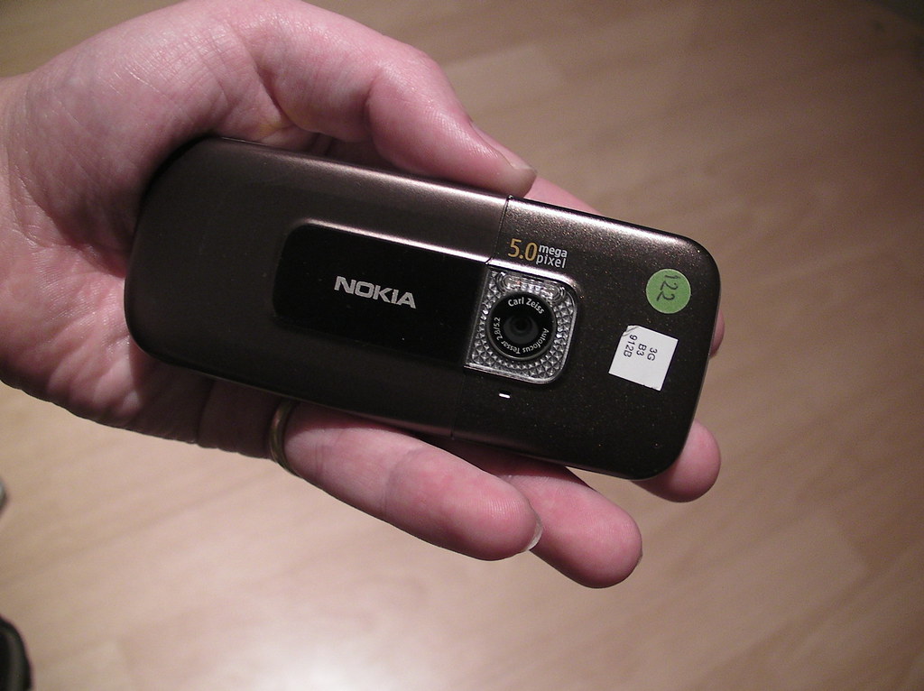 Nokia 6720 from the back