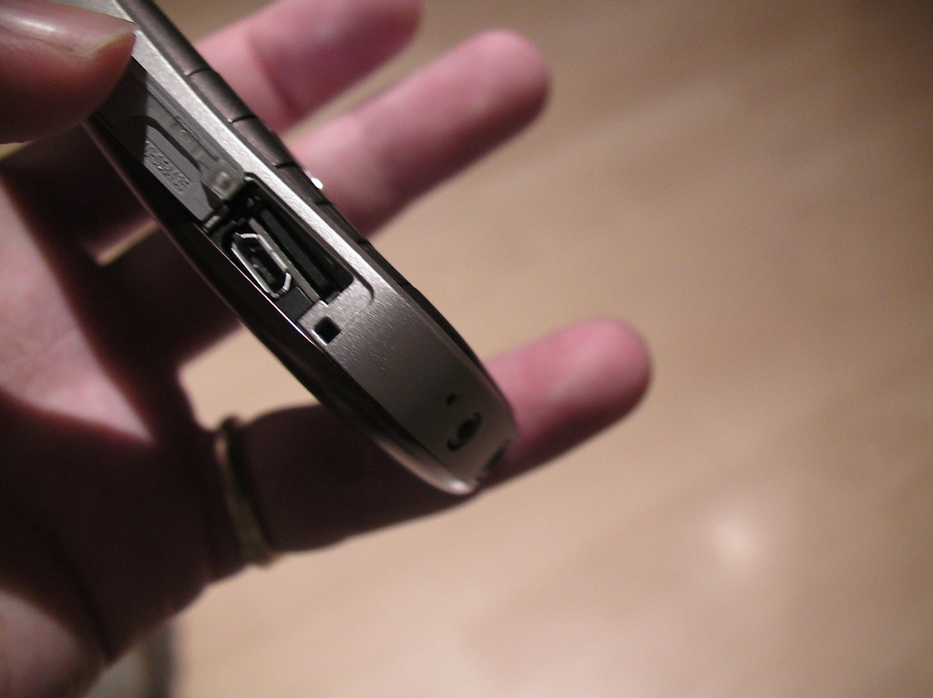 Combined microUSB and microSD