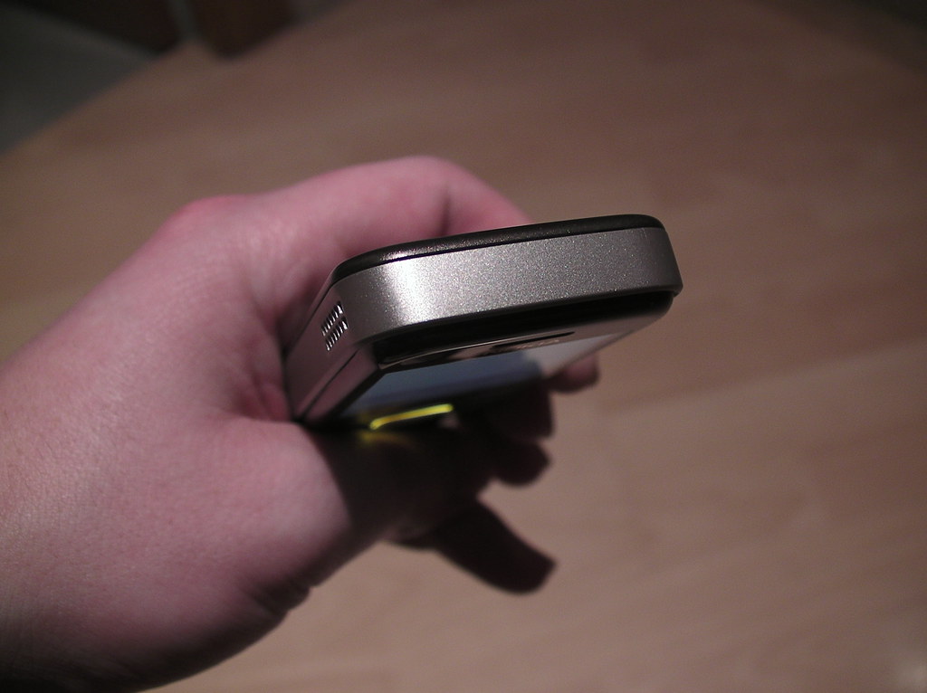 Nokia 6720 top