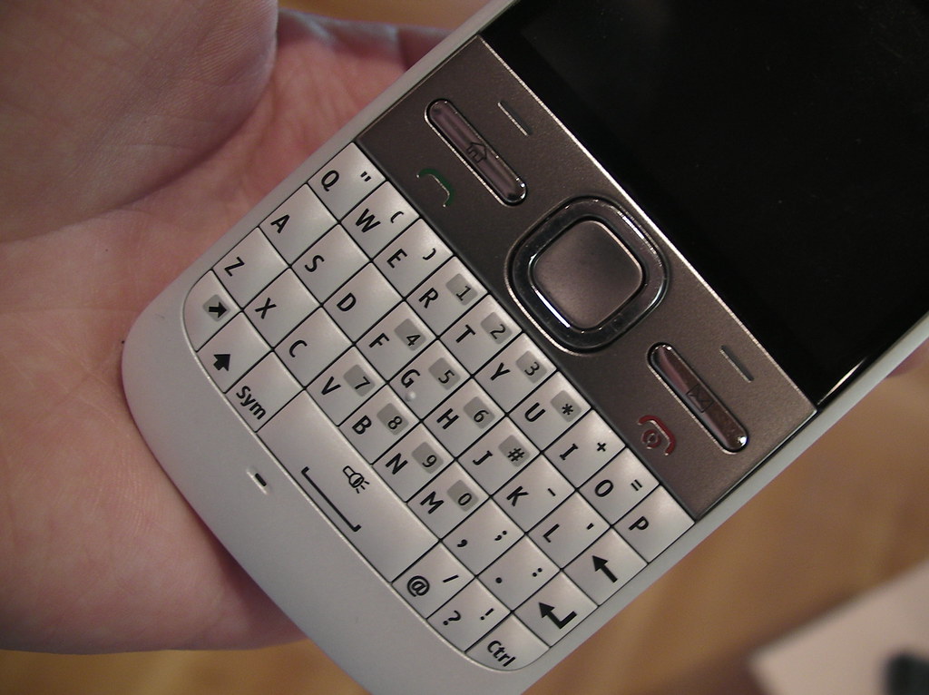 Nokia E5-00 keyboard