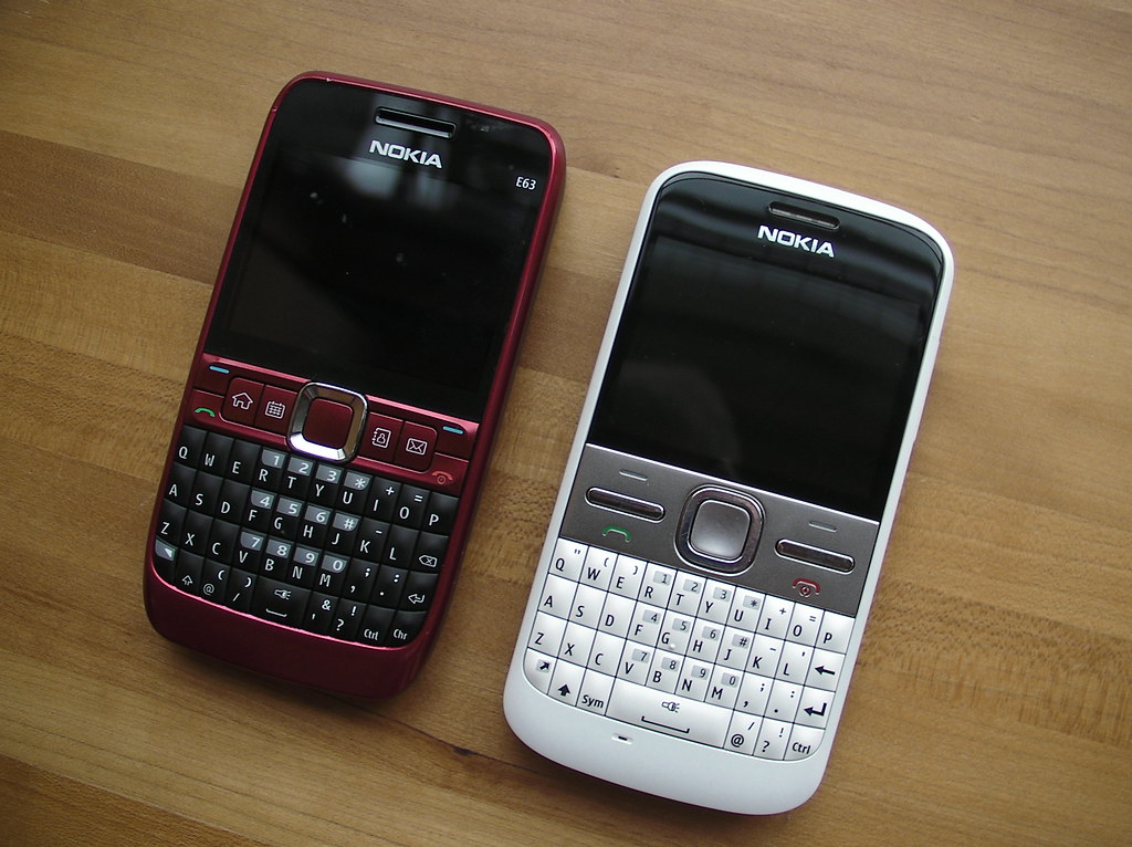 Nokia E5-00