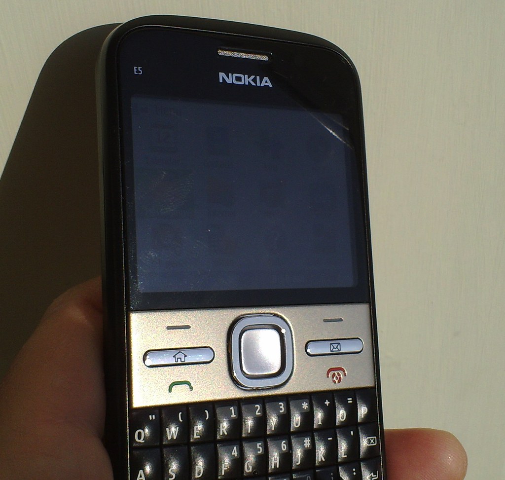 Nokia E5-00