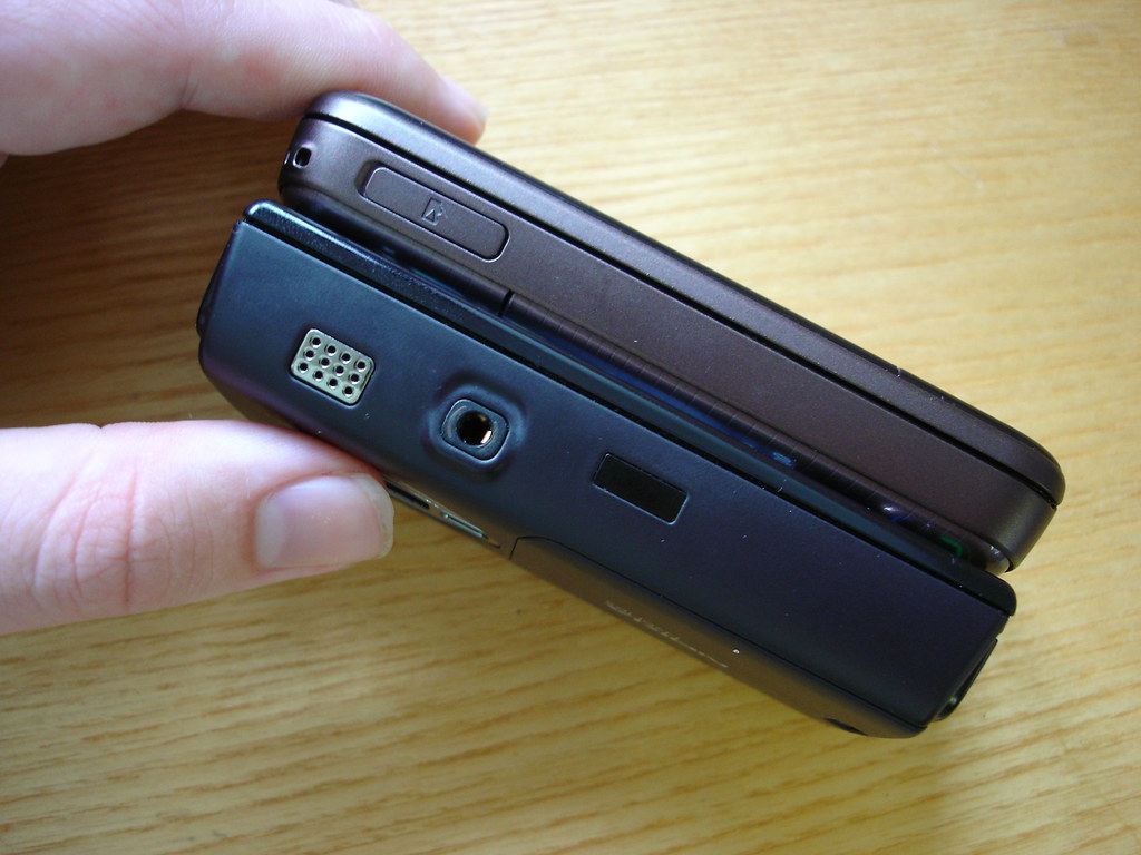 N85 and N95 8GB from the side