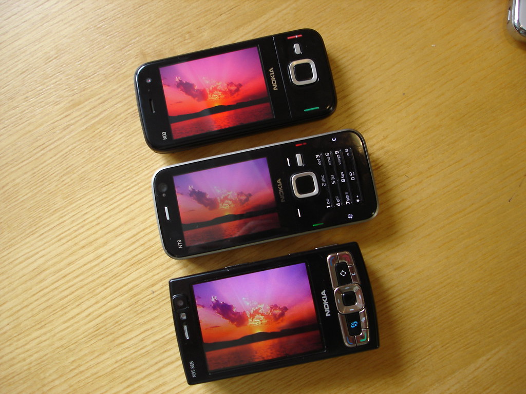 AM OLED screen comparison