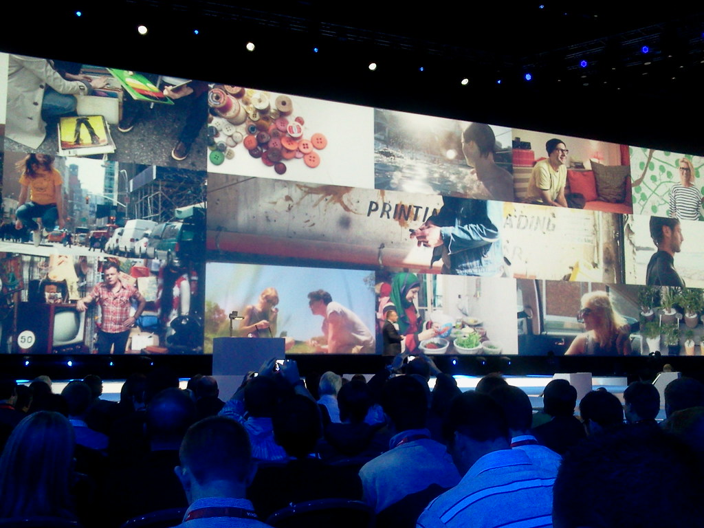 Stephen Elop, sharing experiences.