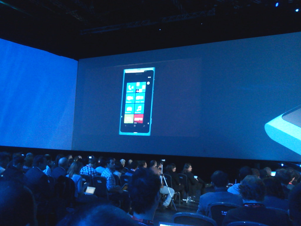 Nokia Drive and Nokia Music live tiles on Lumia