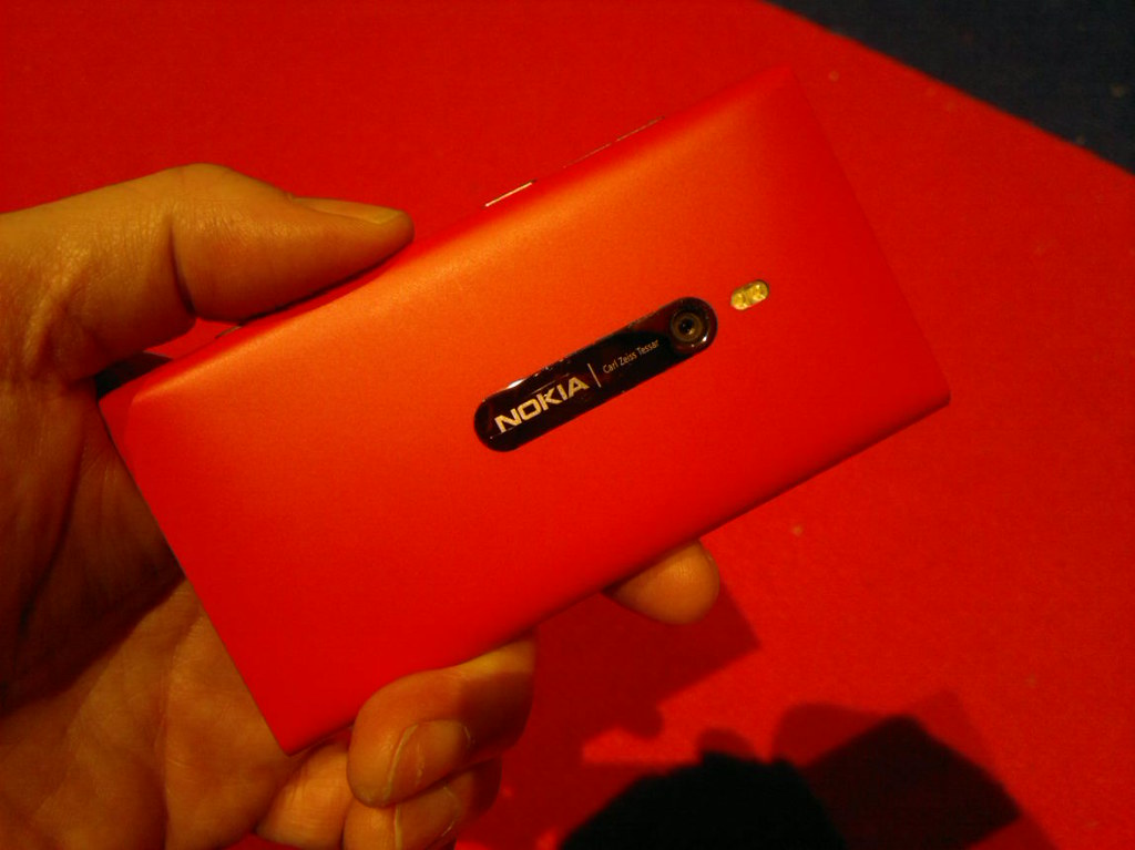 Pink? Orange? The fetchingly shocking Nokia 800