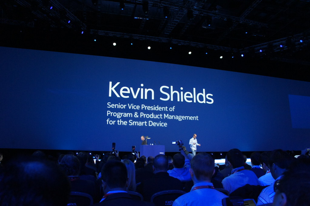 Nokia Lumia 800 announced and demoed by Kevin Shields