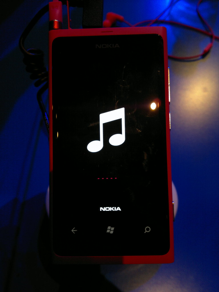 Music on Nokia 800