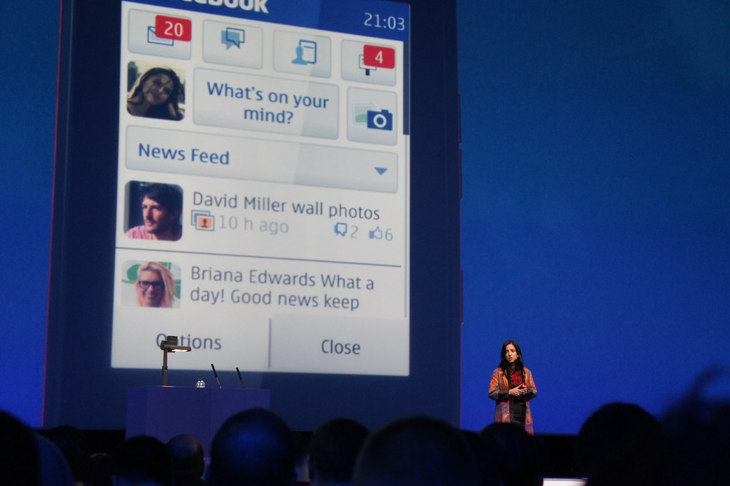 Asha blurs lines bewtween smartphones and featurephones
